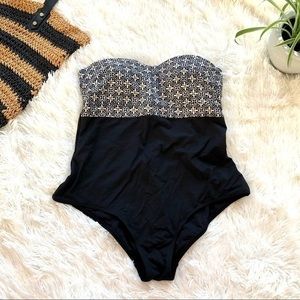 Nip Tuck One Piece Bathing Suit Black Slimming Strapless Molded Cups Ruched 10